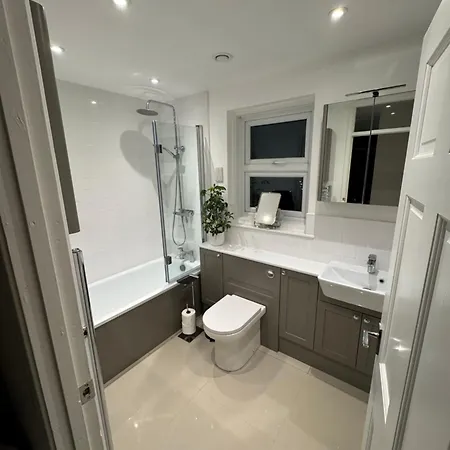 Lovely House In Clifton *